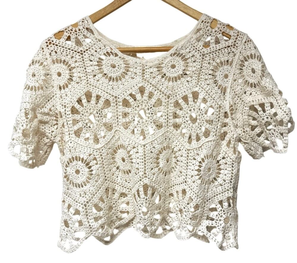 Rebellion Cream Lace Scalloped Crochet Crop Top Size Medium Sheer Festival Boho